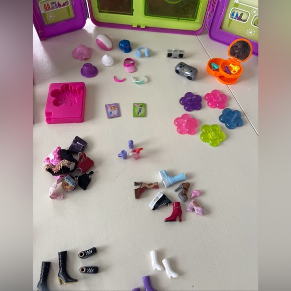 Polly Pocket Adorable Storable Case Dolls Accessories Salon - Picture 4 of 12